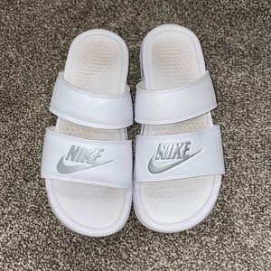 women’s nike slides